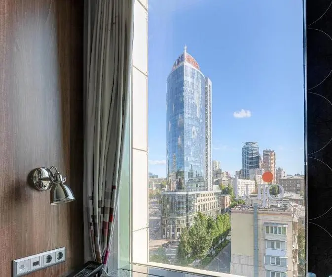 Superior-huone King-vuode, Sky Loft Hotel Kyiv By Rixwell International