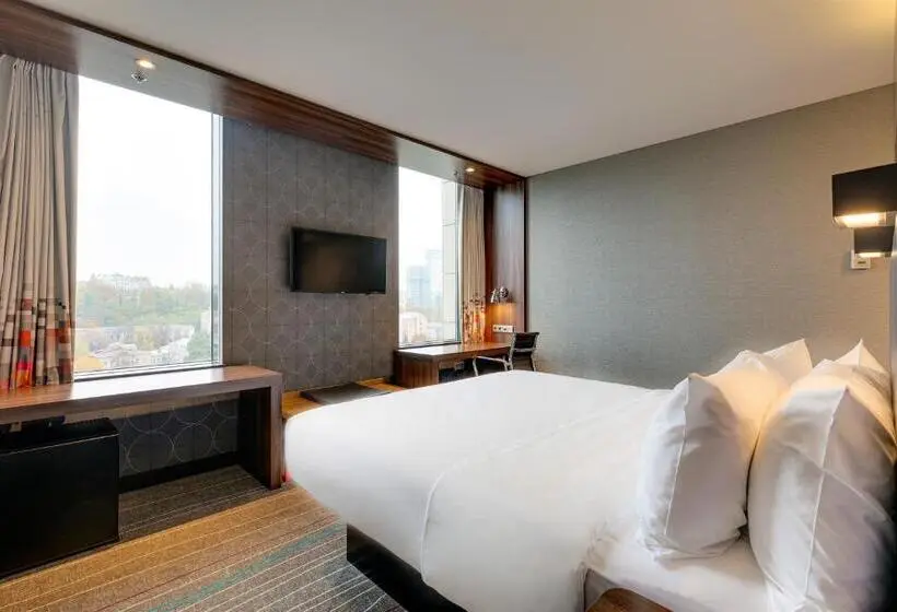 Superior-huone King-vuode, Sky Loft Hotel Kyiv By Rixwell International