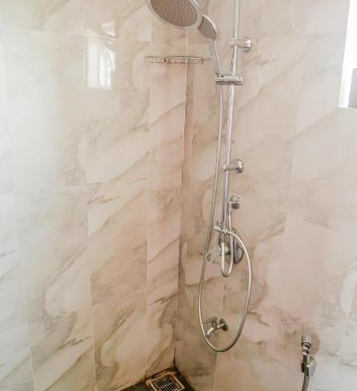 חדר משפחתי, Top Venice