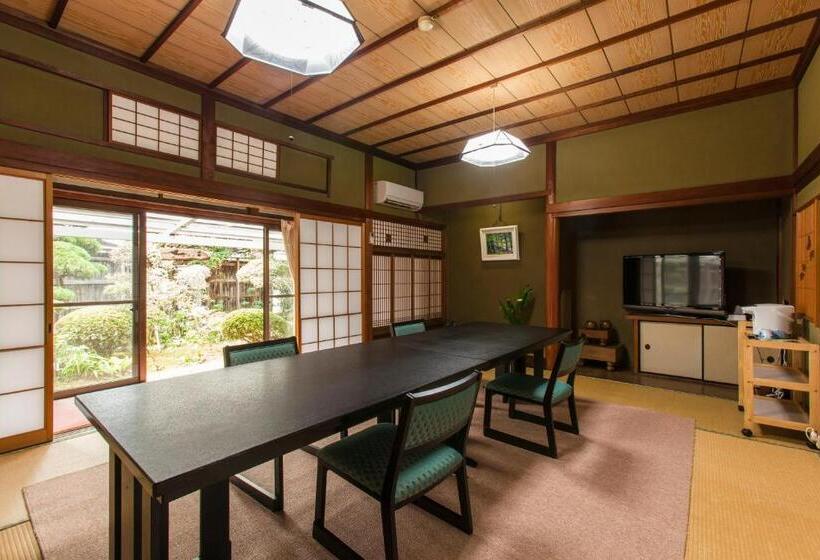 Семейный Номер Вид на Сад, Yuuhiken