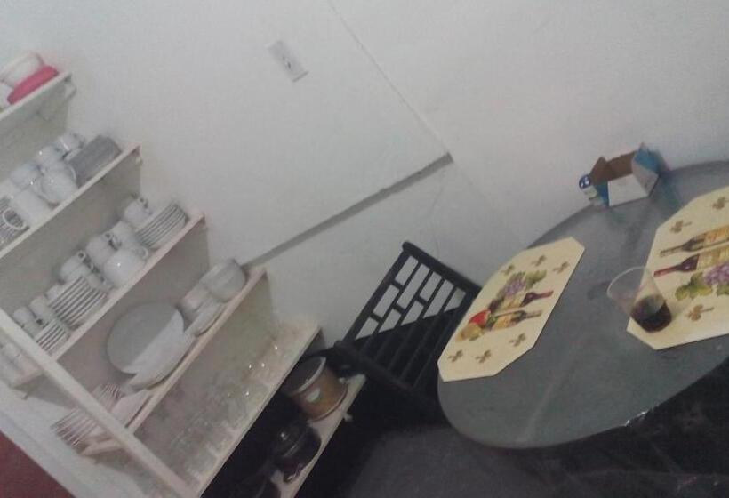 اتاق استاندارد با سرویس بهداشتی مشترک, Drifters@one Mile