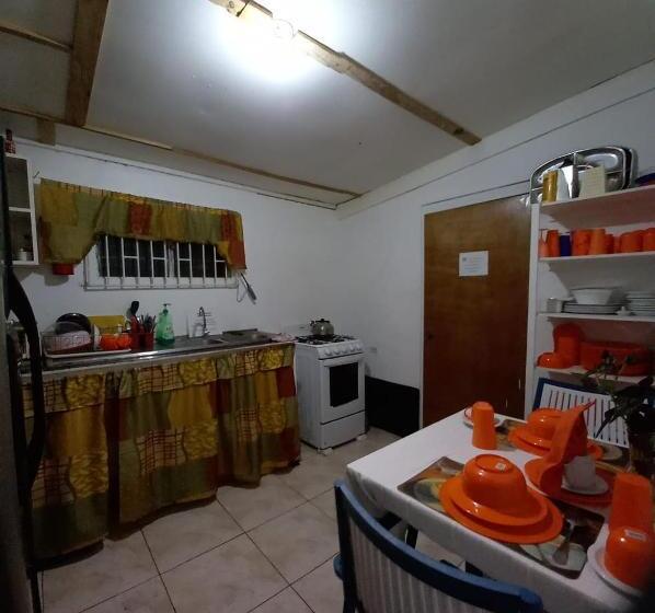 اتاق استاندارد چهارنفره با سرویس بهداشتی مشترک, Drifters@one Mile