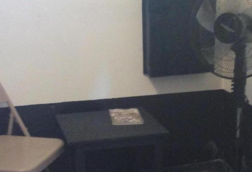 اتاق استاندارد چهارنفره با سرویس بهداشتی مشترک, Drifters@one Mile