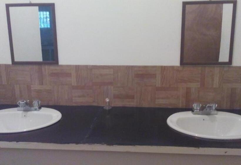 اتاق خانوادگی, Drifters@one Mile