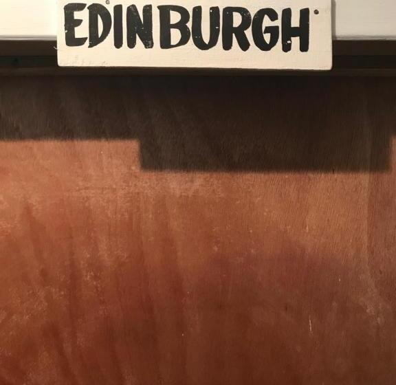 اتاق استاندارد, Drifters@one Mile