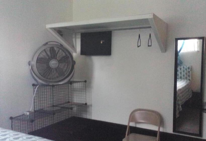 اتاق استاندارد, Drifters@one Mile