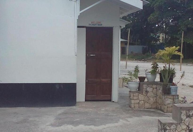 Economy Triple Room, Drifters@one Mile