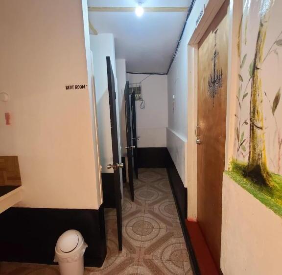 Economy Triple Room, Drifters@one Mile