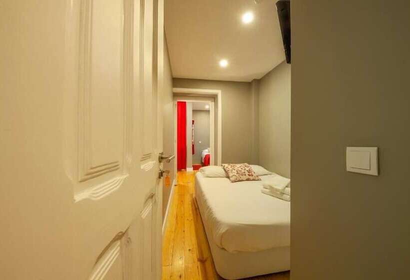 اتاق استاندارد سه تخته با سرویس بهداشتی مشترک, The Bridge