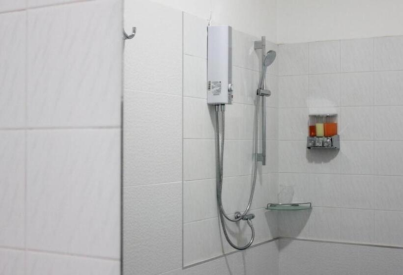 اتاق استاندارد با سرویس بهداشتی مشترک, Home@hostel Kanchanaburi