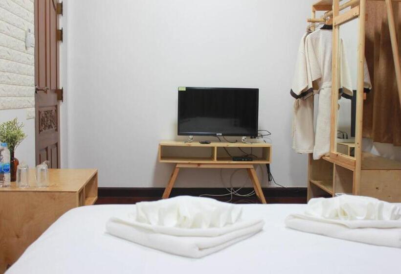 اتاق استاندارد با سرویس بهداشتی مشترک, Home@hostel Kanchanaburi