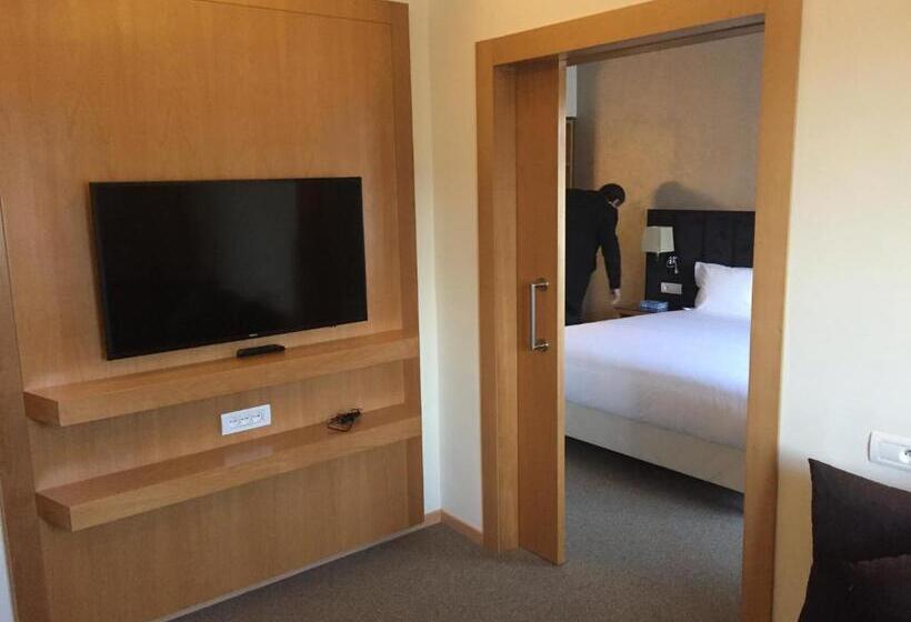 سوییت, Annakhil