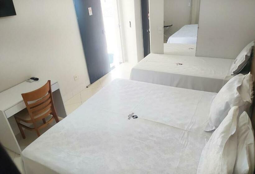 标准三人间, Master