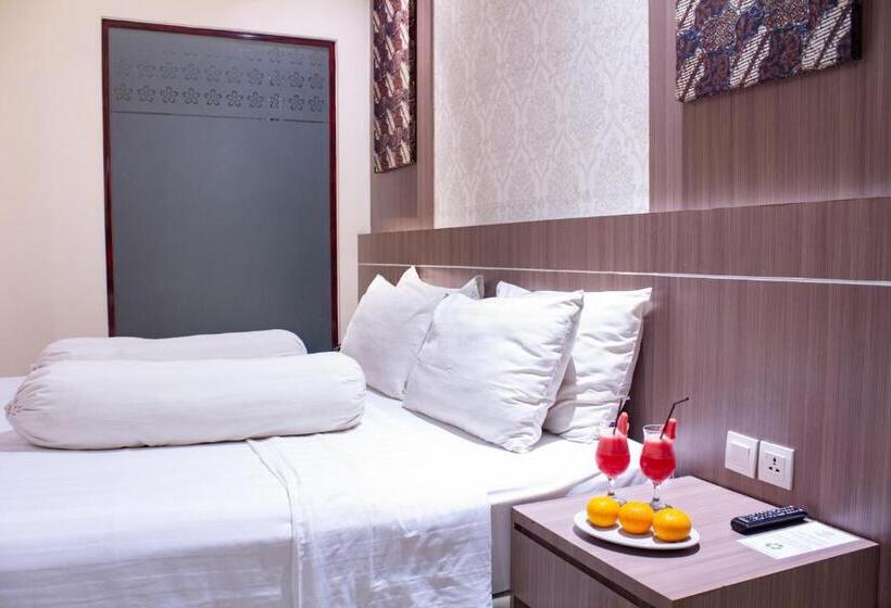 חדר סופריור, Nevada Ketapang