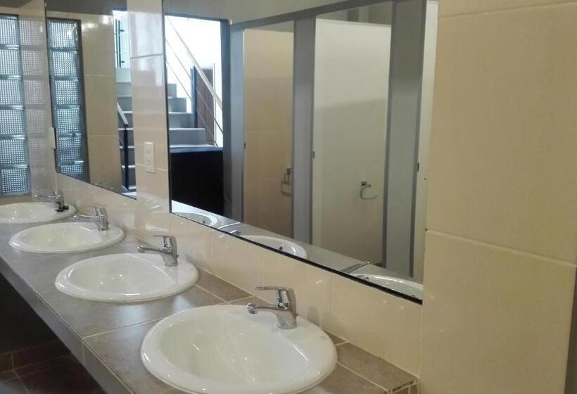 اتاق استاندارد با سرویس بهداشتی مشترک, Piedra Blanca Backpackers Hostel