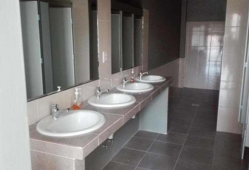 اتاق استاندارد با سرویس بهداشتی مشترک, Piedra Blanca Backpackers Hostel