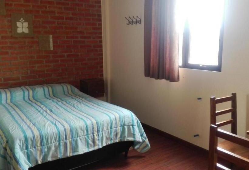 اتاق استاندارد با سرویس بهداشتی مشترک, Piedra Blanca Backpackers Hostel