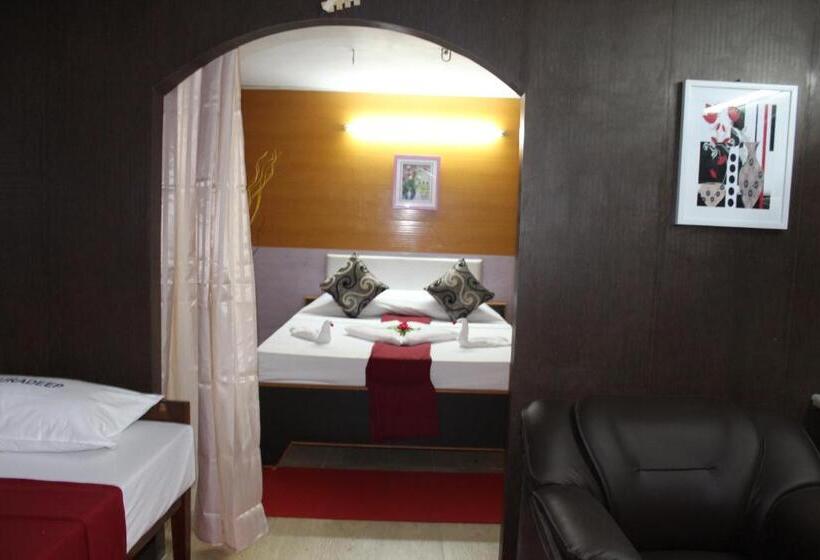 Четырехместный Номер Deluxe, Suradeep Residency