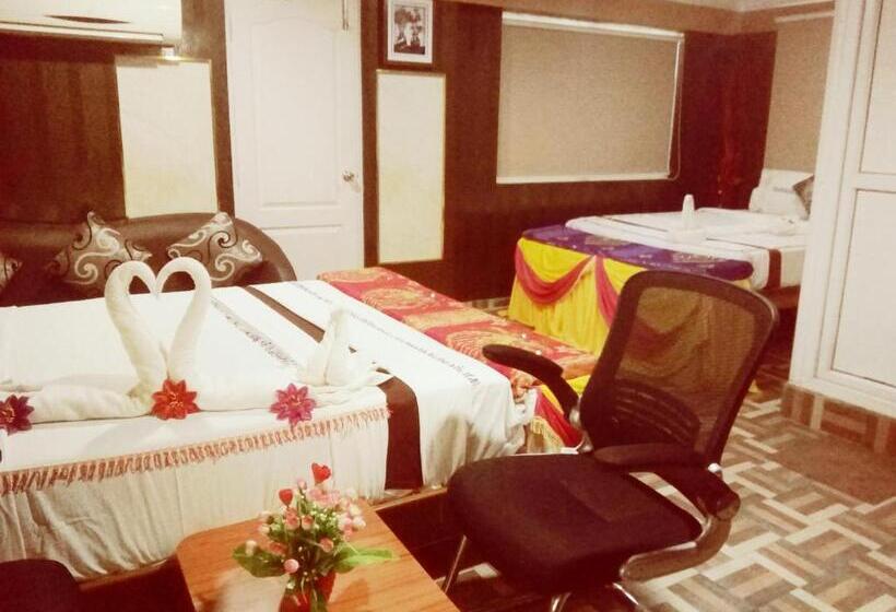 Четырехместный Номер Deluxe, Suradeep Residency