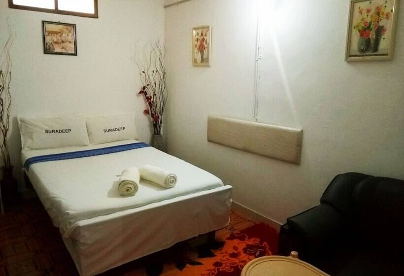 디럭스 룸, Suradeep Residency