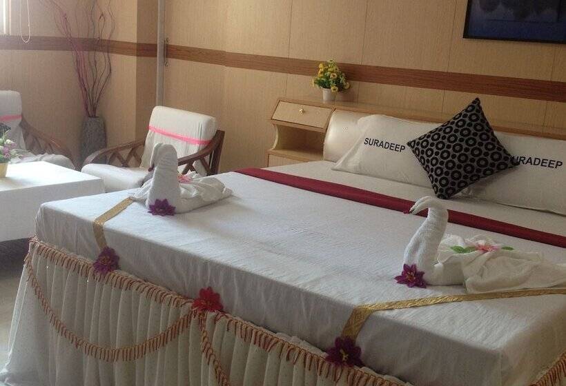 Люкс Кровать Кинг, Suradeep Residency