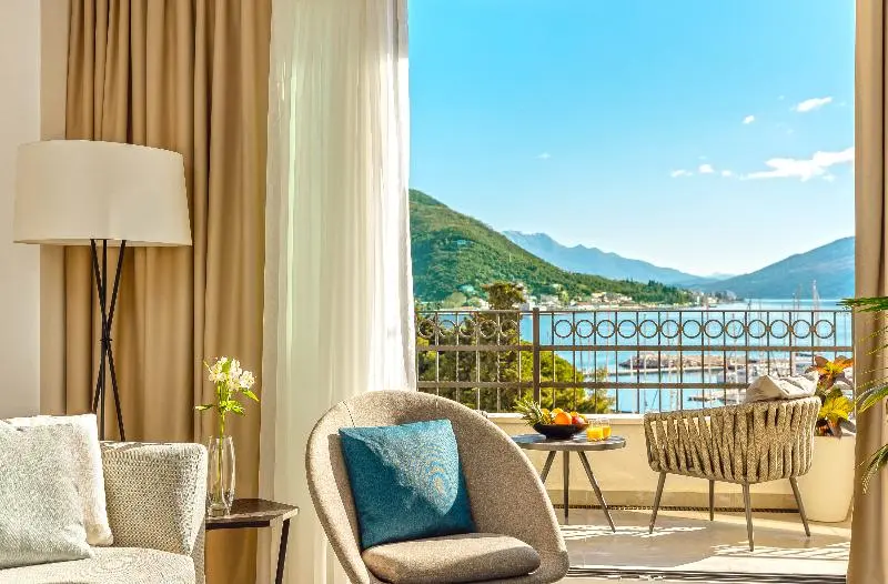 استودیوی استاندارد با چشم‌انداز دریا, Lazure Hotel & Marina