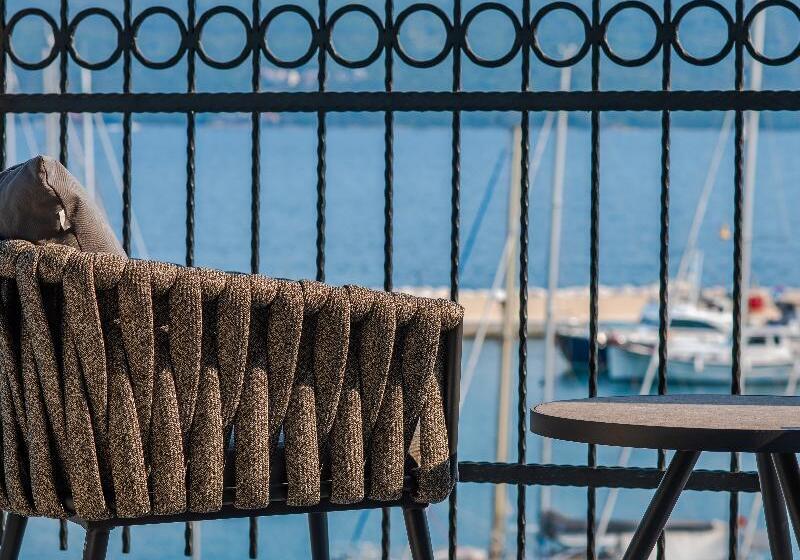 سوییت با چشمانداز دریا, Lazure Hotel & Marina