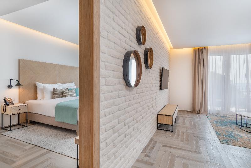 سوییت با چشمانداز دریا, Lazure Hotel & Marina