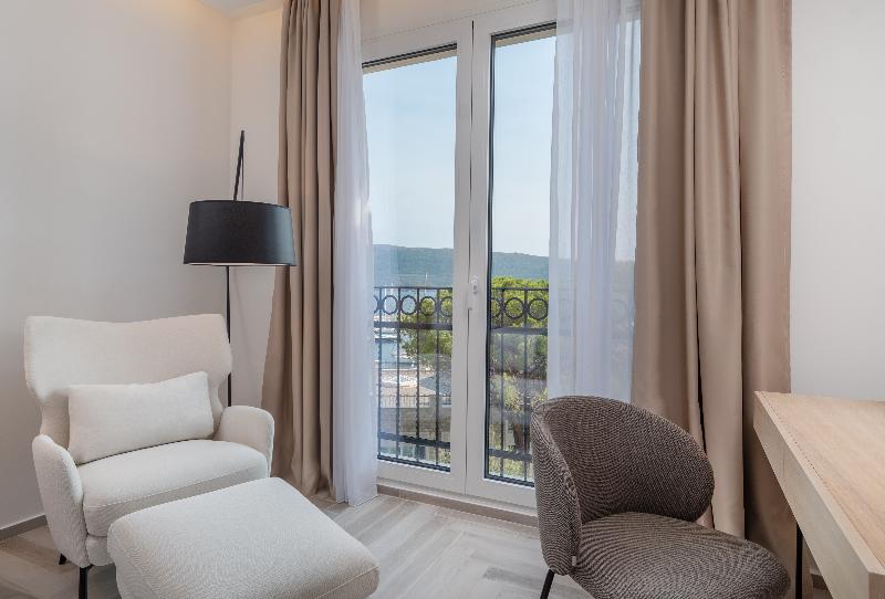 سوییت با چشمانداز دریا, Lazure Hotel & Marina