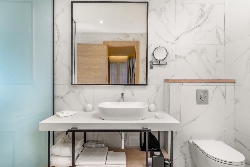 سوییت با چشمانداز دریا, Lazure Hotel & Marina