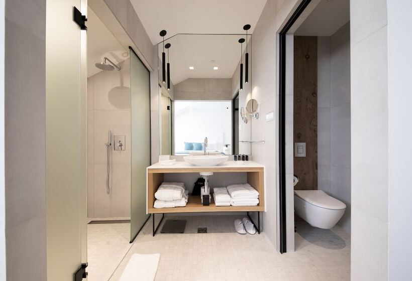 سوییت خانوادگی, Lazure Hotel & Marina