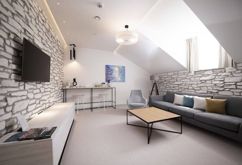 سوییت خانوادگی, Lazure Hotel & Marina