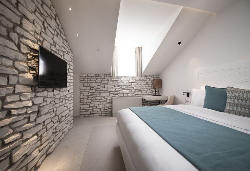 سوییت خانوادگی, Lazure Hotel & Marina