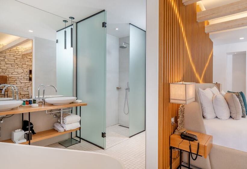 سوئیت با تخت بزرگ, Lazure Hotel & Marina