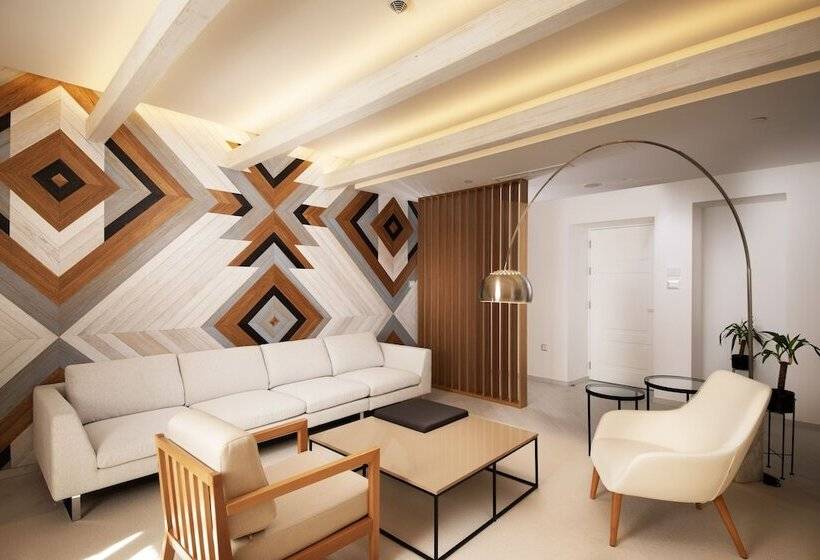 سوئیت با تخت بزرگ, Lazure Hotel & Marina