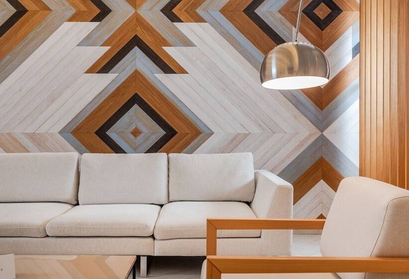 سوئیت با تخت بزرگ, Lazure Hotel & Marina