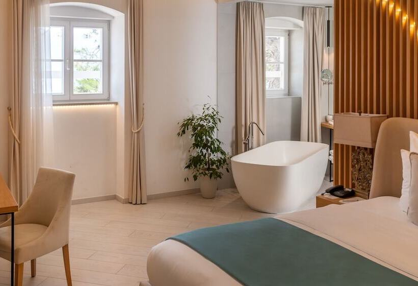 سوئیت با تخت بزرگ, Lazure Hotel & Marina