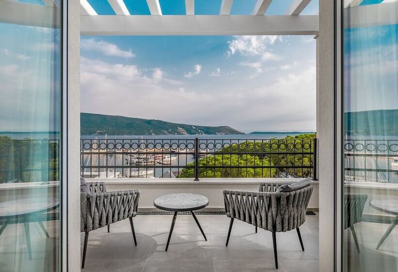 سوییت با چشمانداز دریا, Lazure Hotel & Marina