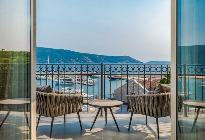 سوییت با چشمانداز دریا, Lazure Hotel & Marina