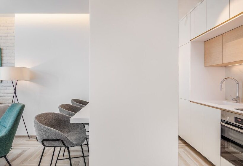 سوییت با چشمانداز دریا, Lazure Hotel & Marina