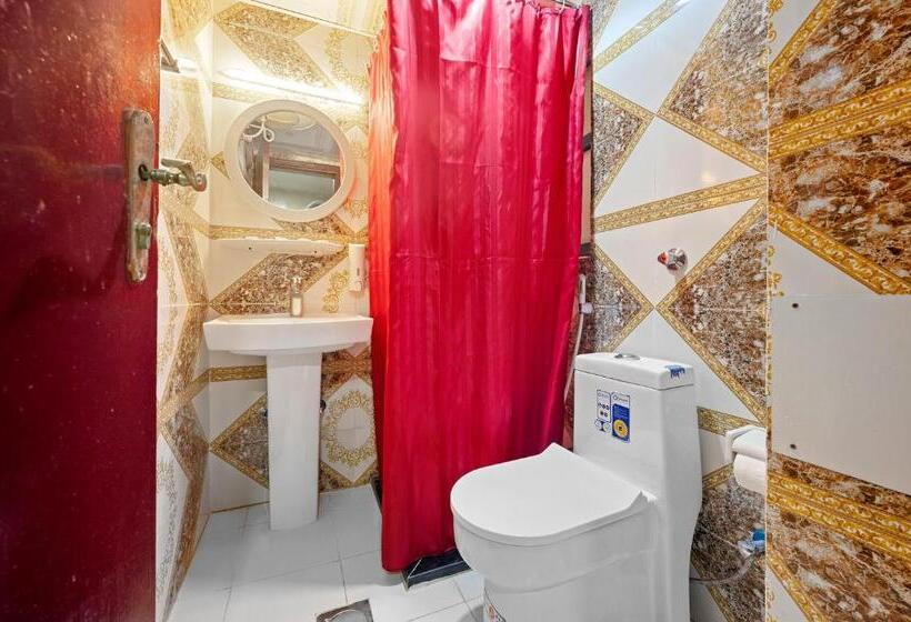 标准三人间, Naif Palace