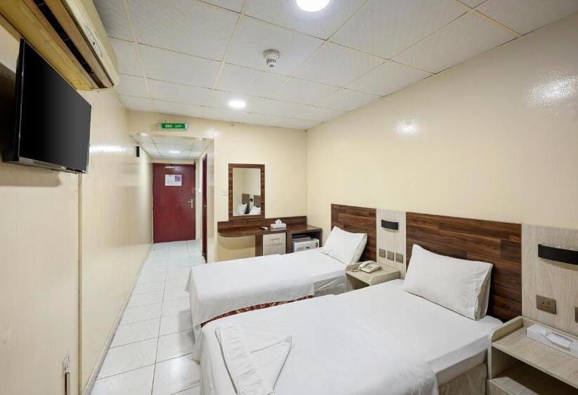 标准三人间, Naif Palace