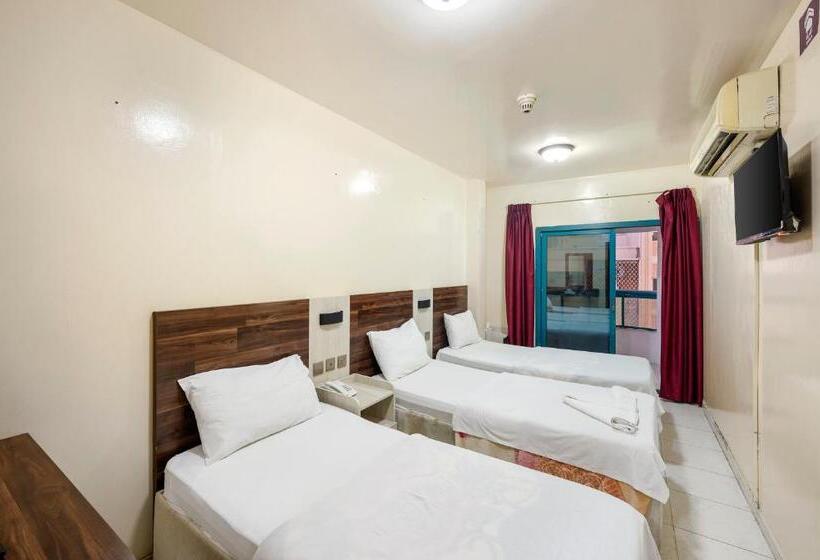 标准三人间, Naif Palace