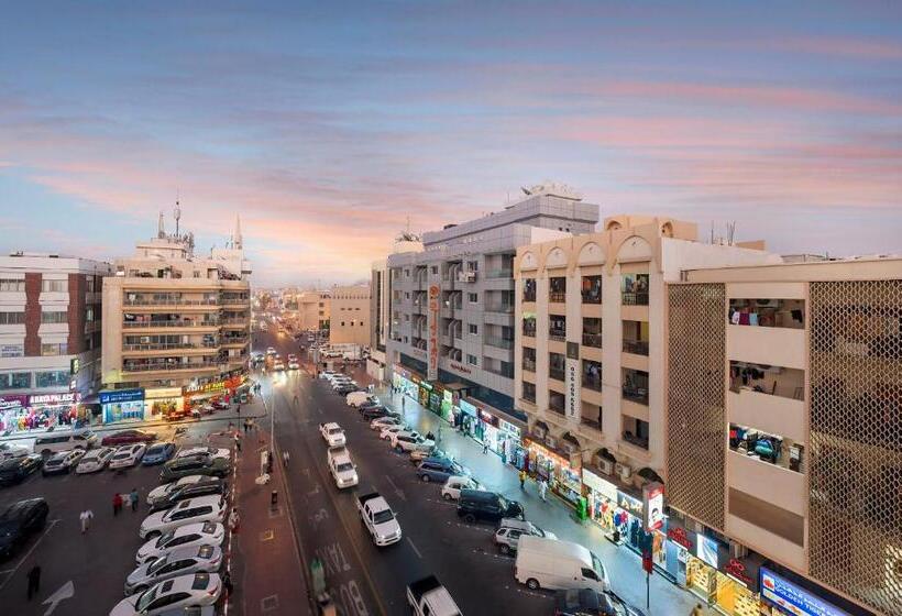 四人标准间, Naif Palace