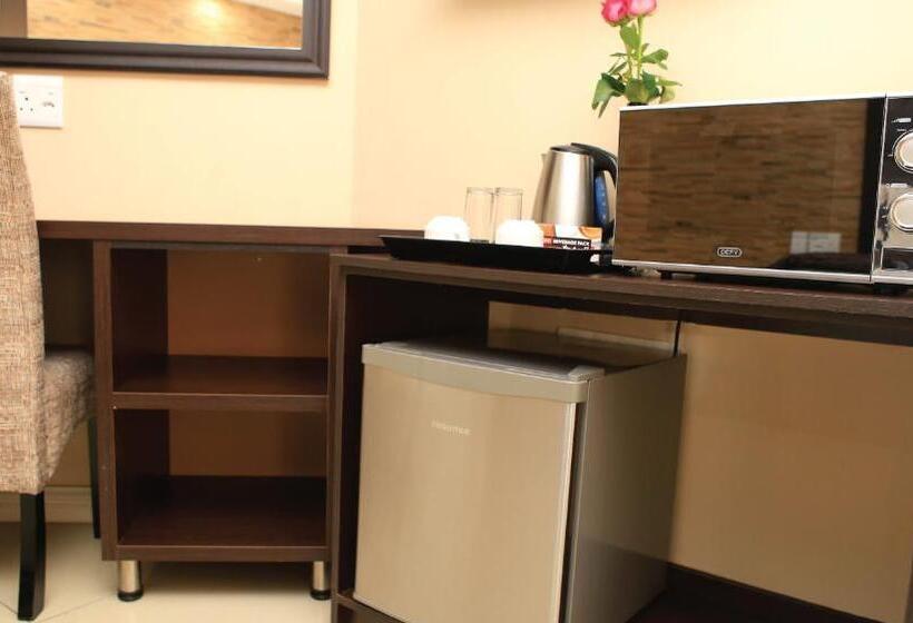 스탠다드 룸 주방구비, Bayside Hotel & Self Catering 110 West Street