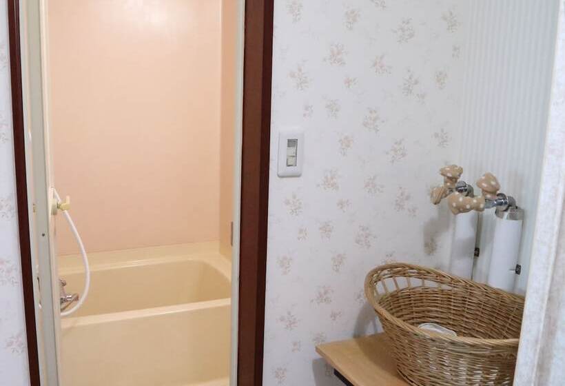 Camera Standard, B&b Hotta