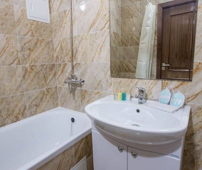 اتاق استاندارد, Maxx Inn