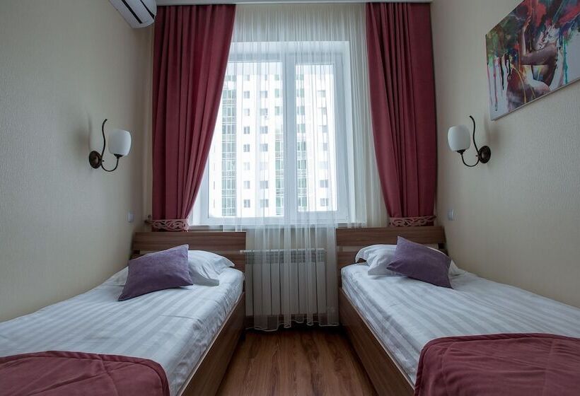 اتاق استاندارد, Maxx Inn