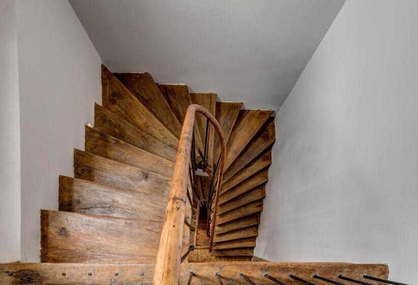 اتاق استاندارد, Upstairs Boutique