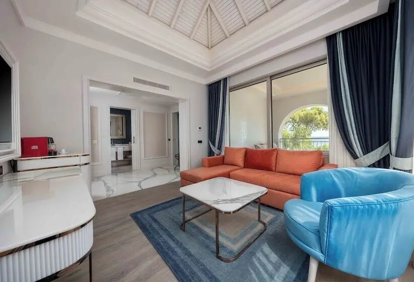 سوییت لوکس, Merit Royal Gardens Hotel & Casino